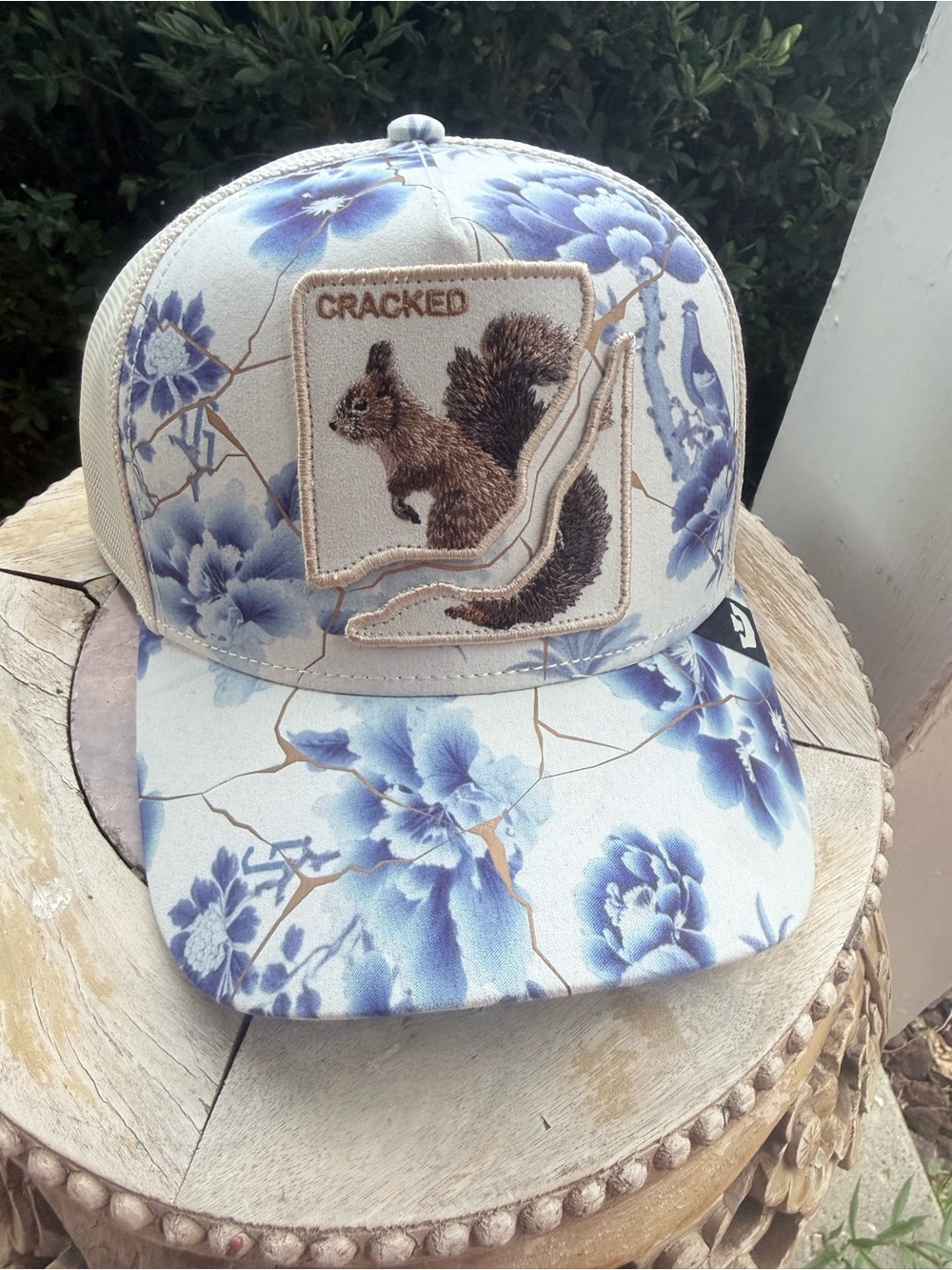 NWT 💙🤍Goorin Bros unisex Floral Squirrel 🐿️ 💙🤍Trucker Hat - Blue, Tan